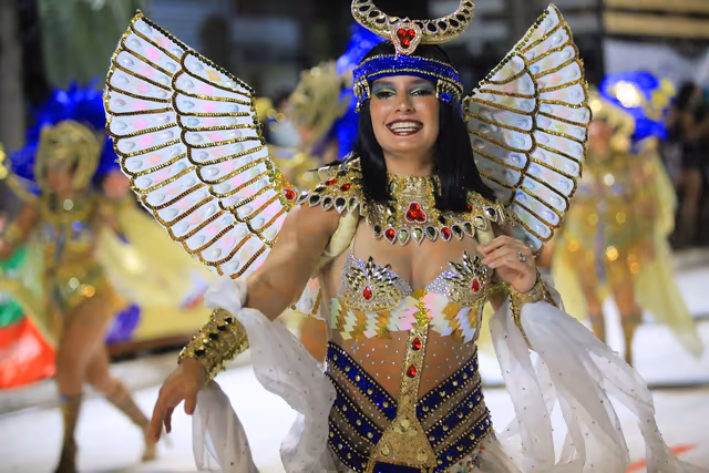 Académicos featured dancer with white and gold wings