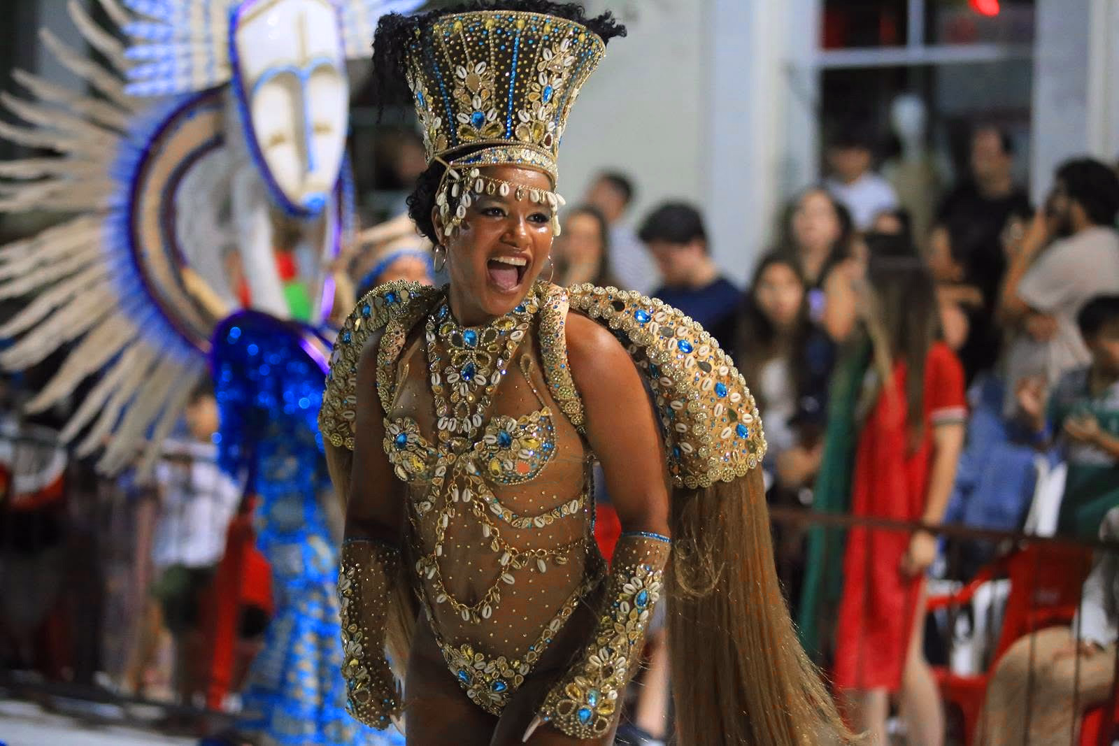 Barrio Rampla featured dancer with blue and white feathers