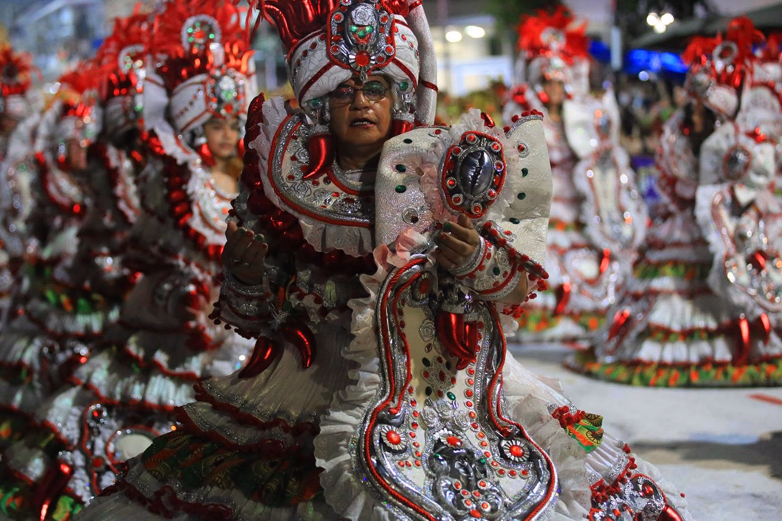 Barrio Rampla wing in white and red embroidered costumes