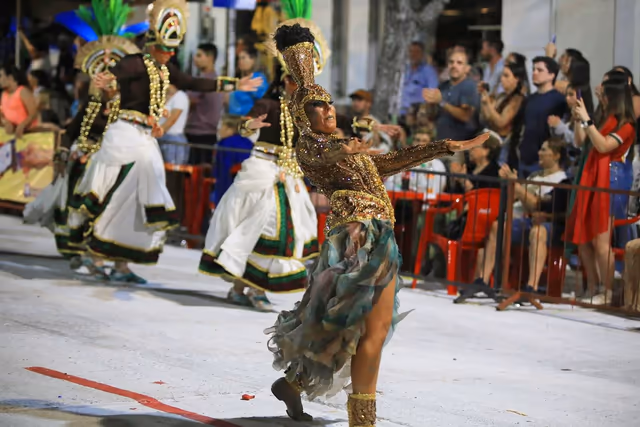 Barrio Rampla wing in white and gold costumes