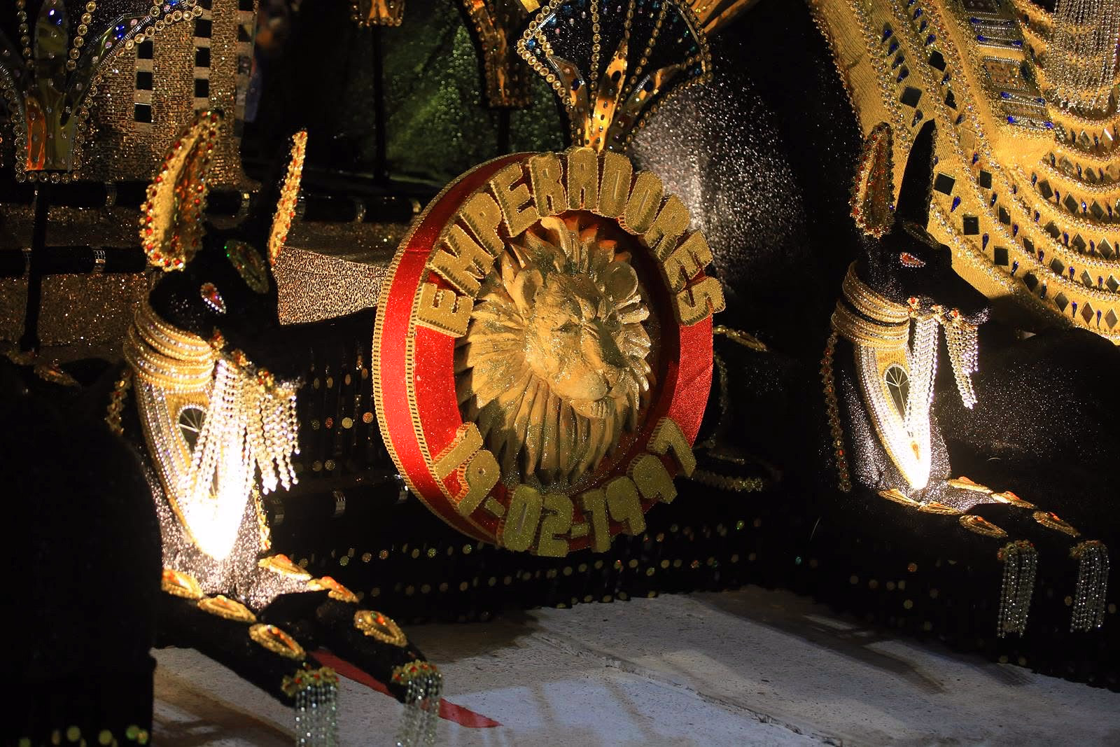 Detalle del emblema de Emperadores en el costado de la carroza