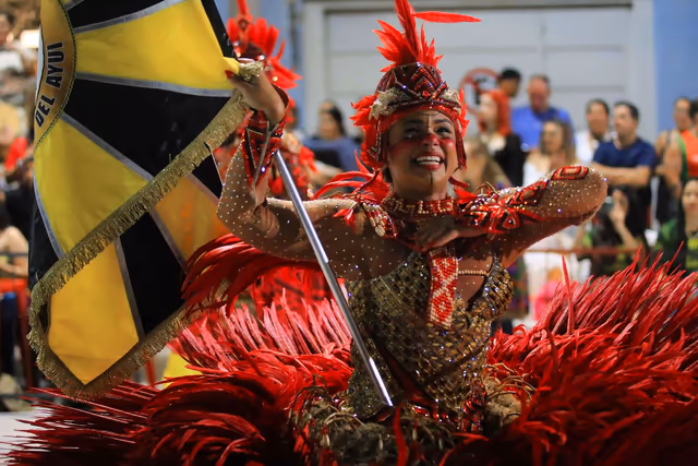 Destaque de Imperio del Ayuí con estandarte amarillo y negro