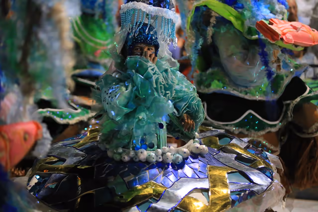 Carroza de Imperio del Ayuí con figura de agua en azul